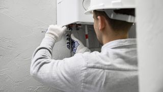 C&acirc;nd trebuie să faci verificarea tehnică a centralei termice: obligațiile legale