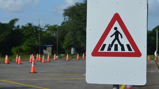 Amenzi pentru șoferi: c&acirc;t plătești dacă nu acorzi prioritatea la trecerea de pietoni