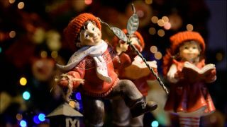 Cu ce colinde se merge &icirc;n Ajunul Crăciunului, pe 24 decembrie 2025?