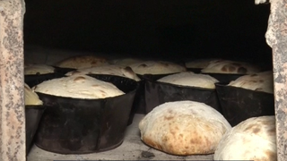 VIDEO Tradiții de Crăciun &icirc;n Sibiul rural: Mirosul de pită coaptă &icirc;ncinge Sărbătorile