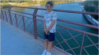 Un băiat de 13 ani a fost &icirc;njunghiat mortal de un fost pușcăriaș de 43 de ani care i-a maltratat mama