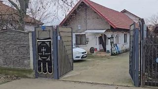 Zeci de coroane și candele aprinse la priveghiul lui Ion Drăgan