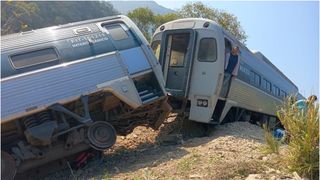 VIDEO Un tren de viteză cu 250 de pasageri a deraiat. Cel puțin 13 morți și 100 de răniți