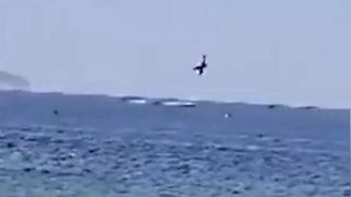 Un avion s-a prăbușit pe o plajă plină de turiști, &icirc;n Brazilia. Pilotul, care se afla &icirc;n prima zi de muncă, a murit