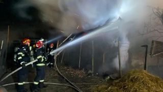 O femeie a murit &icirc;ntr-un incendiu izbucnit la o cabană din Cluj