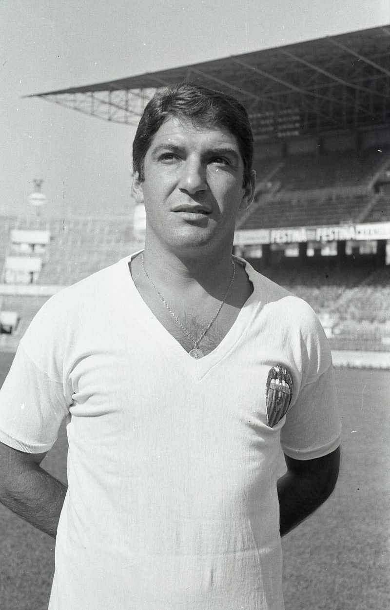 A murit Enrique Collar