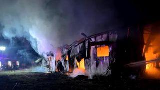 O hală din Argeș s-a făcut scrum. Flăcările au mistuit 500 de metri pătrați