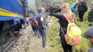 VIDEO Morți și răniți după ce două trenuri cu turiști s-au ciocnit &icirc;n Peru