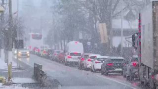 VIDEO Calvar pe drumul spre munte. Șoferii au stat ore &icirc;ntregi &icirc;n trafic