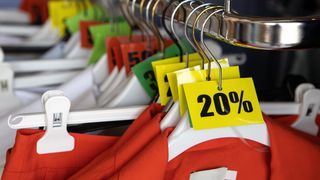 VIDEO &bdquo;Mai avem de luat mici chestii&rdquo;. Rafturi goale &icirc;n nebunia cumpărăturilor