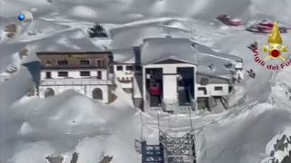 VIDEO Accident &icirc;n Italia! Trei rom&acirc;ni, salvați din telecabină