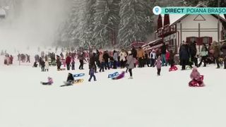 VIDEO Aglomerație &icirc;n stațiuni, distracție pe p&acirc;rtie