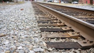 Bărbat spulberat de tren &icirc;n gara Videle. A traversat calea ferată fără să se asigure și nu a supraviețuit impactului