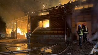 O gospodărie din Caraș-Severin s-a făcut scrum. O butelie a explodat, iar o persoană a suferit arsuri