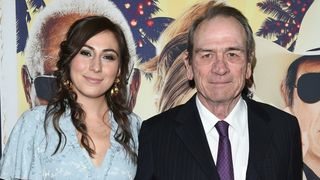 Tommy Lee Jones, &icirc;n doliu! Fiica celebrului actor a fost găsită moartă &icirc;ntr-un hotel de lux. Victoria avea 34 de ani