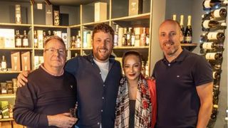 Solistul conducea și un magazin de whiskey din Scoția