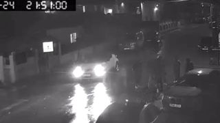 Scandal cu focuri de armă &icirc;n fața unui bar, &icirc;n Ilfov. De la ce a pornit conflictul agresiv dintre bărbați