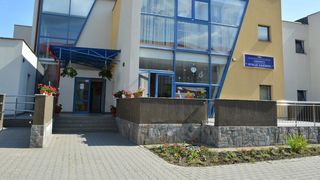 Copil strivit de dulap la grădiniță, sub privirile &icirc;ngrozite ale părinților și ale educatoarelor! Micuțul a fost transportat de urgență la spital