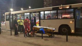 Bărbat de 43 de ani, mort &icirc;n autobuz! Niciun pasager nu a reclamat incidentul șoferului