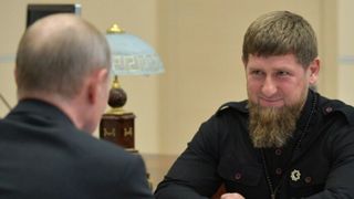 Ramzan Kad&icirc;rov a ajuns &icirc;n stare gravă la spital. Rinichii liderului Republicii Cecenia au cedat, spun ucrainenii