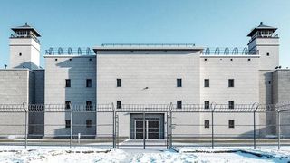 &Icirc;ncăierare de proporții &icirc;ntr-o &icirc;nchisoare din SUA. Trei deținuți au murit, alți 11 și un gardian au fost răniți