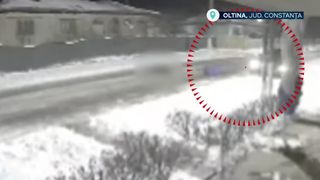VIDEO Accident grav &icirc;n județul Constanța! Doi tineri au fost loviți de o mașină &icirc;n timp ce se dădeau cu sania