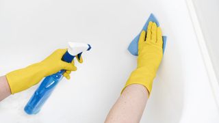 (P) Cum se &icirc;ntreține corect cădița de duș: curățare și recondiționare