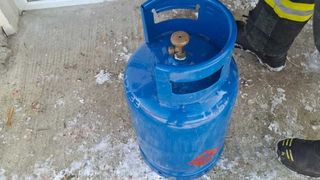 O butelie a băgat doi bărbați din V&acirc;lcea &icirc;n spital. Una dintre victime are arsuri pe 30% din corp