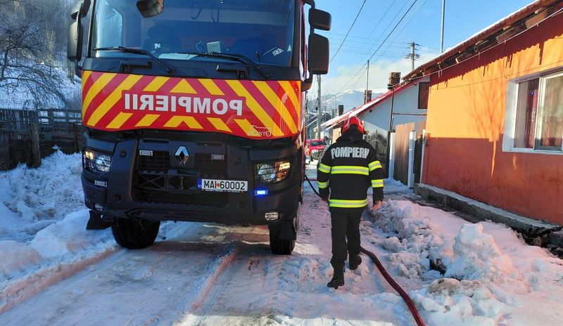 Explozie la o centrală pe lemne, urmată de incendiu 