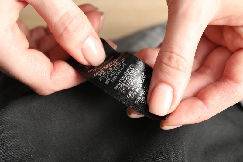 La ce temperatură se spală hainele negre