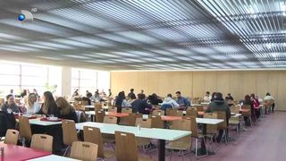 VIDEO &bdquo;Tot mai trebuie să primesc bani de acasă&rdquo;. 2.000 de lei, cheltuielile unui student &icirc;n București