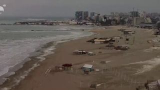 VIDEO &bdquo;Sunt foarte precauți&rdquo;. Rom&acirc;nii ezită să-și rezerve vacanțele de vară pe litoral