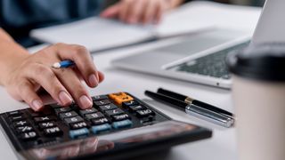 A crescut ajutorul de &icirc;nmorm&acirc;ntare! Cine poate beneficia și care sunt documentele necesare