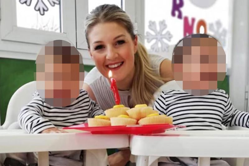 Victoria Hart, alături de fetițele ei gemene