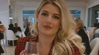 Victoria, o mămică de 33 de ani, a fost &icirc;njunghiată mortal de fostul soț &icirc;n fața celor trei copii ai ei. "Avea ordin de restricție"