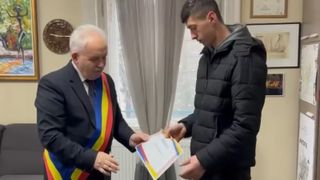 VIDEO Alejandro este băiatul de 17 ani care a salvat un copil de 5 ani din apele Someșului. Adolescentul a fost premiat pentru curajul său