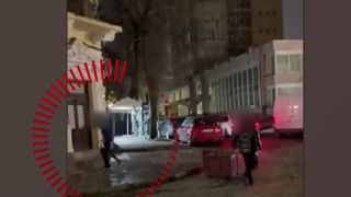 VIDEO Atac cu maceta &icirc;ntr-o școală din Brăila. Un elev de 16 ani &icirc;și terorizează colegii