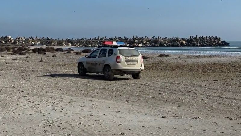Alertă la Marea Neagră. Mină marină eșuată pe plaja de la Midia