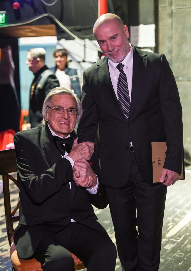 Ministrul Culturii, Andras Demeter, alături de marele actor Florin Piersic la împlinirea vârstei de 90 de ani 