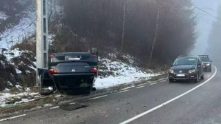 Mamă și fiică, la un pas de moarte, după ce s-au răsturnat cu mașina. Impact cumplit &icirc;n Neamț