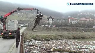 VIDEO Revine gerul după codurile de inundații. Ploile abundente din ultimele zile au făcut probleme mari &icirc;n mai multe județe 