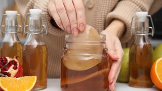 Ce este kombucha: beneficii și contraindicații. Cantitatea maximă pe care o putem consuma zilnic