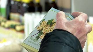 VIDEO Rom&acirc;nii fug de farmacie, dar fac coadă la plafar. Sezonul de gripă crește cererea pentru remedii naturiste