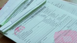 VIDEO Prima zi de concediu medical te lasă fără bani. Sindicaliștii contestă măsura 