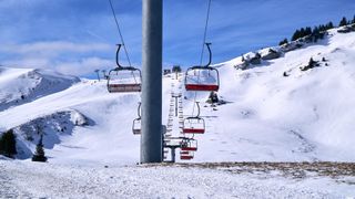 Doi copii răniți la teleschi