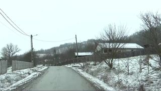 VIDEO &bdquo;Nu face față căldura&rdquo;. Alertă de ger și ninsori