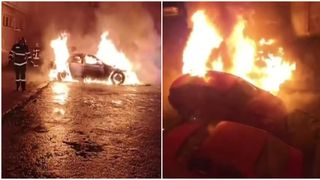 VIDEO Două mașini incendiate &icirc;n parcarea unui bloc din Reșița. Există suspiciunea că focul a fost pus intenționat
