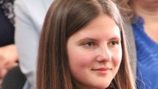 Ionela a murit la doar 17 ani, după ce a căzut de la 20 metri &icirc;nălțime. Tatăl tinerei, distrus de durere: &rdquo;Cel mai greu moment al vieții. Nu ne-am imaginat că vom fi nevoiți să vă anunțăm plecarea la veșnicie a fiicei noastre&rdquo;