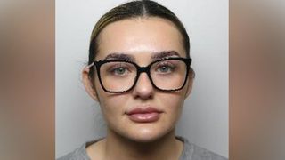 O gardiană de &icirc;nchisoare, trimisă după gratii pentru "relații interzise" cu un deținut. T&acirc;năra de 27 de ani &icirc;și dorea un copil cu infractorul periculos