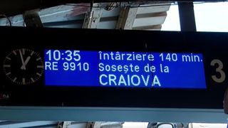 VIDEO Trenuri &icirc;nt&acirc;rziate din cauza unei șine rupte. Călătorii au rămas blocați ore &icirc;ntregi